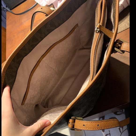 Authentic Michael Kors purse - Picture 6 of 14